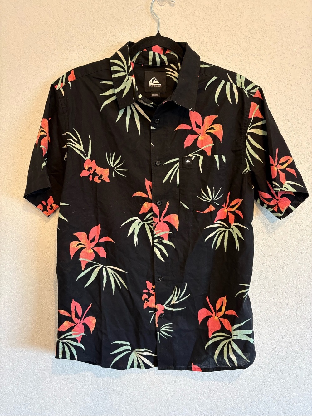 Quiksilver Hawaiian Button Up Shirt Men’s S Black Floral Tropical Short Sleeve - Picture 2 of 9